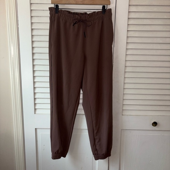 Athleta Metropolis Jogger Mineral Brown size 4 Outdoor Comfy - Picture 2 of 4